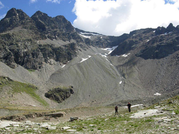 Cima di Piazzi - Il versante SW, al centro il pendio morenico che conduce alla conca nevosa