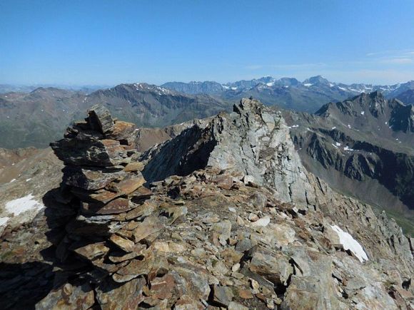 Cima di Pietra Rossa - In vetta, a centro immagine l'anticima N