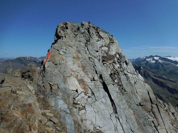 Cima di Pietra Rossa - All'inizio del passaggio chiave, 10 metri di II+