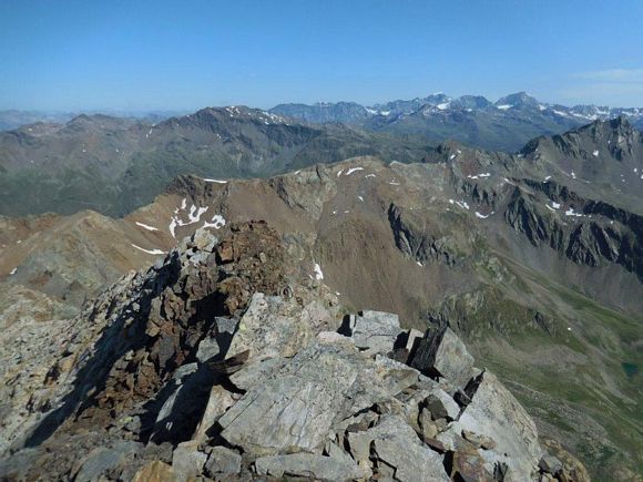 Cima di Pietra Rossa - In discesa, qui la cresta  aerea ma facile