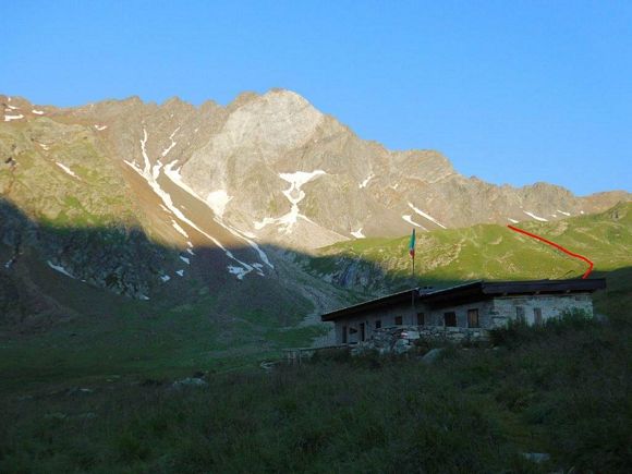 Cima di Pietra Rossa - Il Bivacco Linge (q. 2289 m) e la Cima di Pietra Rossa