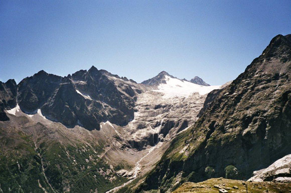 cimagiovannipaoloII - Al centro il Crozzon di Lres, la meta del giorno successivo alla Cima Giovanni Paolo II