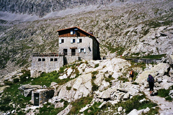 Cima Giovanni Paolo II - versante NW - il Rifugio Citt di Trento al Mandrn