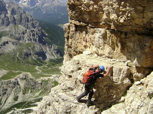 Cima Grande di Lavaredo - Passaggio in cengia