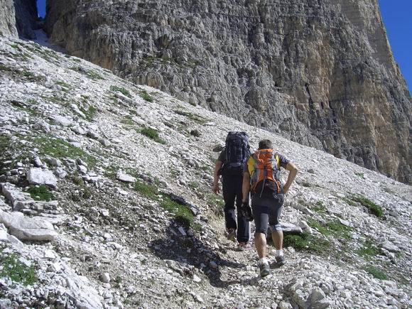 Cima Grande di Lavaredo - Sui ghiaioni verso l'attacco