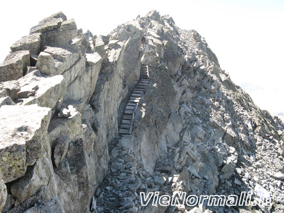 Cima Payer - Passerella di legno su rampa rocciosa