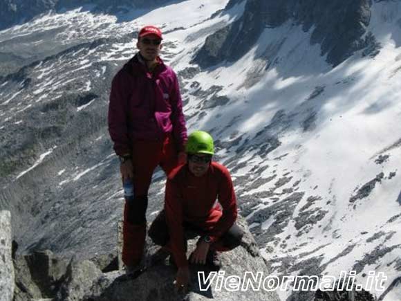 Cima Plem - Giancarlo e Roberto sopra il baratro oltre la cima