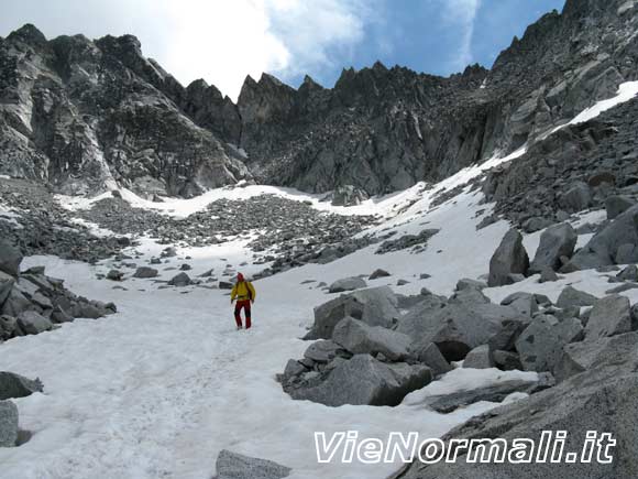 Cima Plem - In discesa lungo i nevai sotto il Passo Cristallo