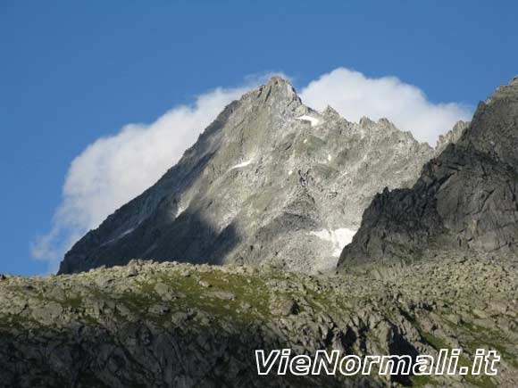 Cima Plem - La Cima Plem vista dal sentiero di salita al Rifugio Tonolini