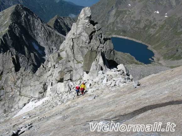 Cima Plem - Presso la Bocchetta Plem in vista di Cima Cristallo e del lago Baitone