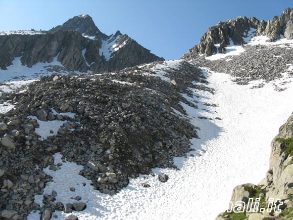 Cima di Salimmo - Pendii detritici salendo verso la Bocchetta di Valbione