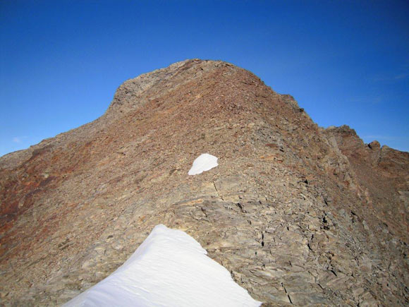 Cima di San Giacomo - Il colletto nevoso e l'ultimo tratto (facile) di cresta SE
