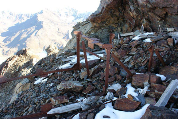 cimasangiacomo - Le postazioni militari sulla S. Giacomo fronteggiavano quelle degli Austriaci sul Pasquale, Palon de la Mare, Cadini. Nella foto particolare della stazione d'arrivo