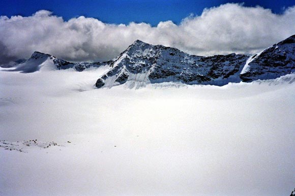 Cima Vertana - La Vedretta di Lasa e al centro la Punta Peder di Mezzo, dal Passo dell'Angelo