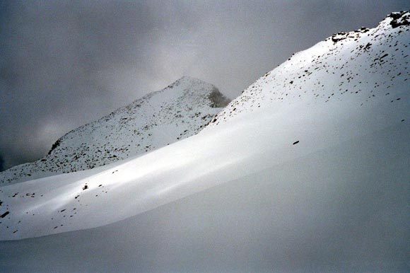 Cima Vertana (da NE e ver. S) - Sul versante S della Cima Vertana, al centro la vetta