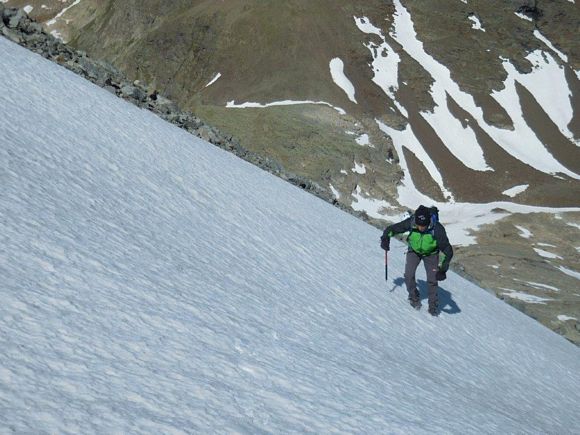 Cima Viola - Pendii nevosi che precedono il ghiacciaio