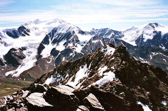 Cime dei Forni - Sulla Cima Orientale. Il tratto di cresta che conduce all'anticima (q. 3243 m)