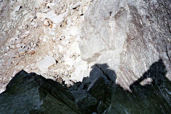 Pizzo Suretta (cresta NNE) - Verso la Punta Rossa, un'intaglio fra gli spuntoni appena superato