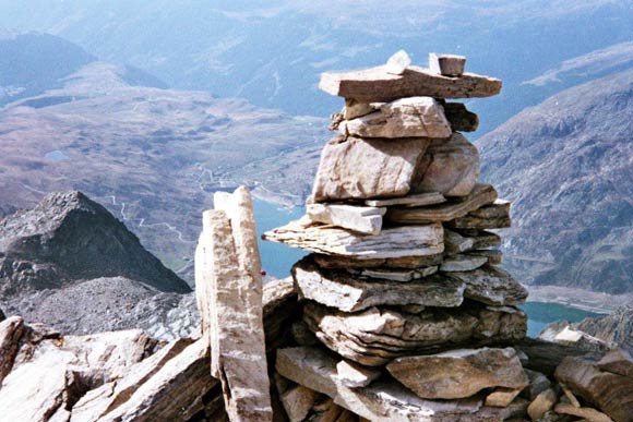 Traversata delle cime del Pizzo Suretta - In vetta alla Punta Rossa