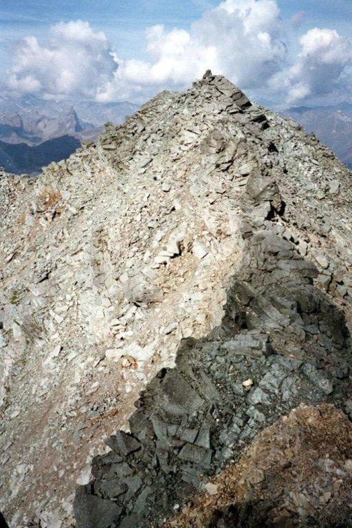 Traversata delle cime del Pizzo Suretta - La Punta Nera dalla Punta Rossa e la cresta percorsa