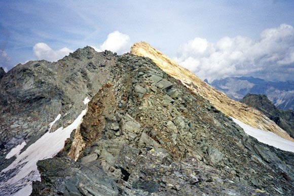 Traversata delle cime del Pizzo Suretta - In primo piano la (q. 2978 m), dalla Punta Adami