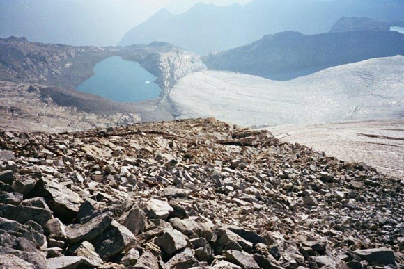 Corno di Cavento - Il Lago di Lares, ormai abbandonato dal ghiacciaio, dal pendio SE