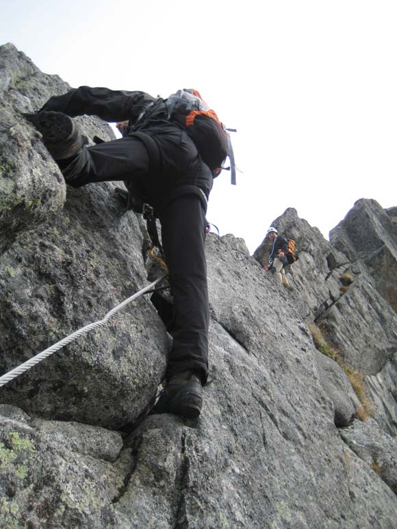 Corno di Grevo - Si rimonta la cresta con qualche passo di arrampicata