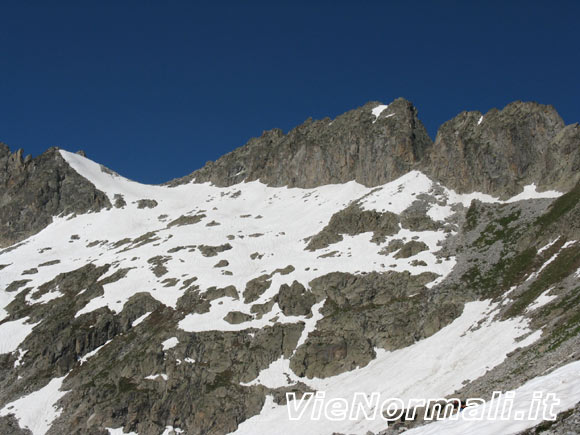 Corno di Lago Scuro - La Punta del Castellaccio a destra con il Passo di Castellaccio a sinistra