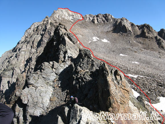 Corno dei Tre Signori - La cima e la via di salita vista dalla bocchetta