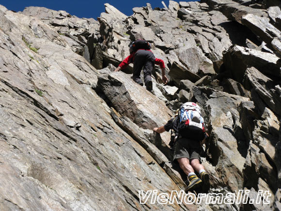 Corno dei Tre Signori - Fra le lame di roccia del canale