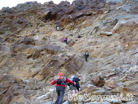 Corno dei Tre Signori - La rampa rocciosa che risale la parete