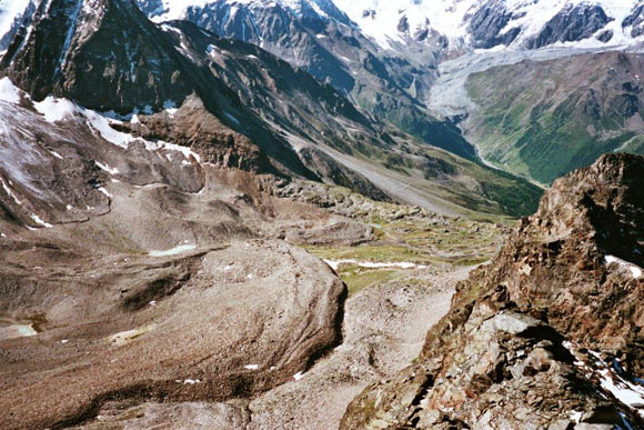 Croda di Cengles - Angelo Piccolo - In discesa, al centro il corridoio fra le due morene