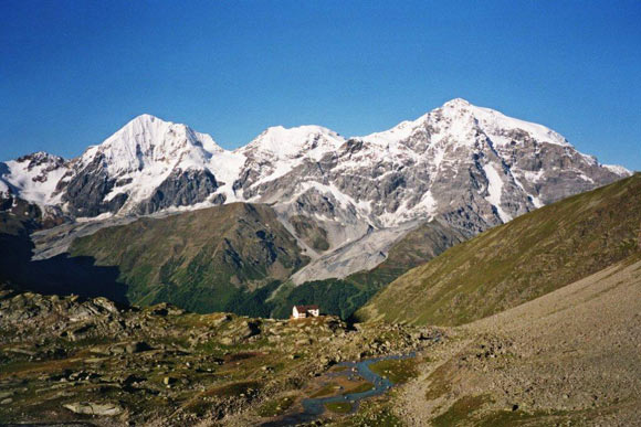 Croda di Cengles - Angelo Piccolo - Poco oltre il Rifugio Serristori che  a centro immagine