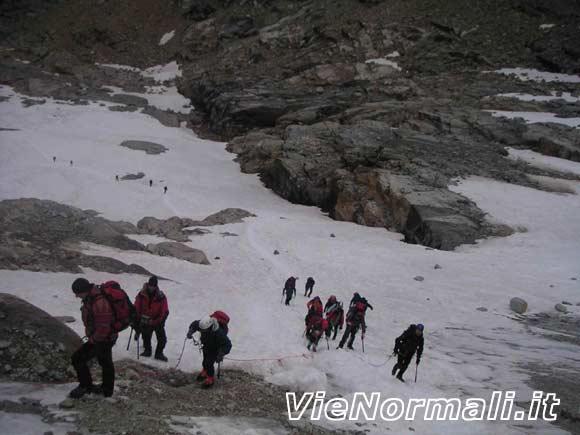 granparadiso - Sui nevai all'inizio della salita