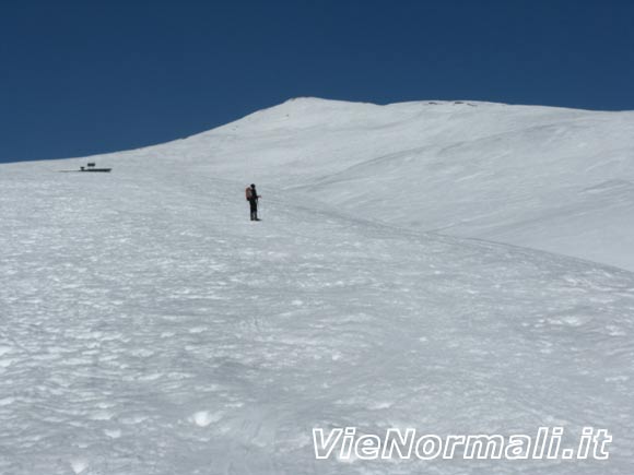 Cima di Grem - La larga dorsale in vista della Baita Alta