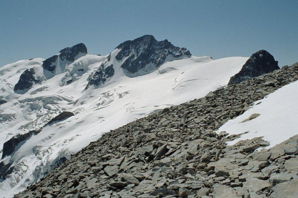 Chaputschin - Sul pianoro che precede la vetta, al centro il Piz Glschaint