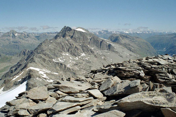 Chaputschin - Panorama di vetta verso N. Al centro Il Piz Corvatsch