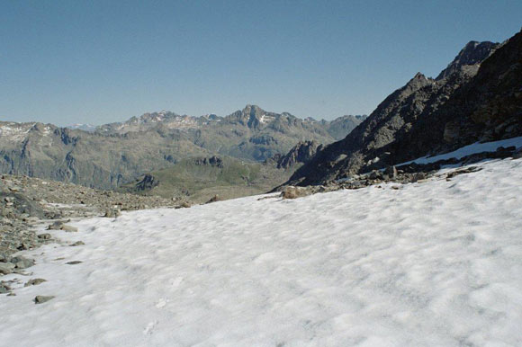 Il Chaputschin - In discesa sui nevai dopo il ghiacciaio