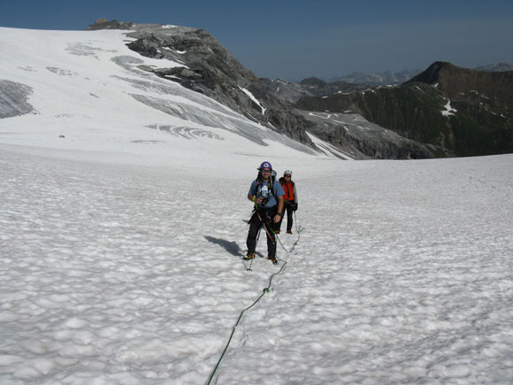 Madaccio di dentro - Cima Tuckett - Tratto pianeggiante del ghiacciaio prima del pendio di risalita al pianoro superiore