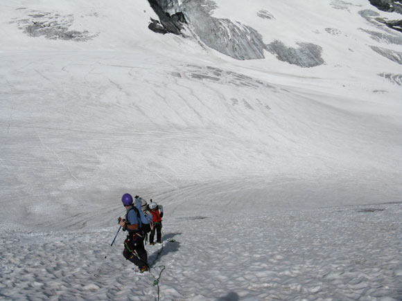 Madaccio di dentro - Cima Tuckett - Sul pendio che conduce al pianoro superiore del ghiacciaio