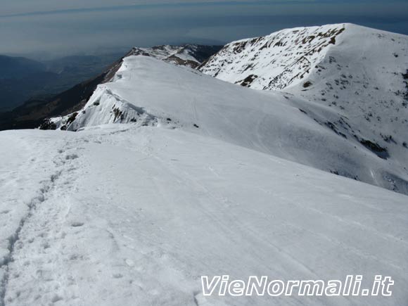 montebaldo - Sguardo indietro verso la Cima Chiergo