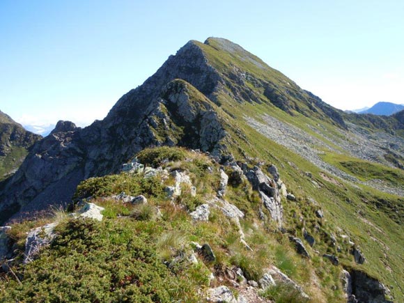 montecadelle - Qui si sale subito lungo la cresta SW del Cadelle