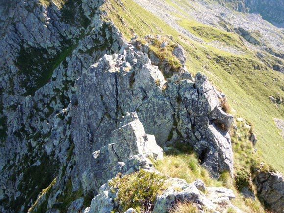 Monte Cadelle - Risalto da superare lungo il filo roccioso