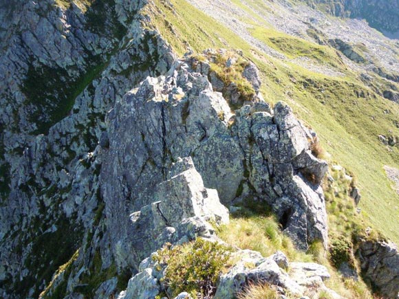 montecadelle - Risalto da superare lungo il filo roccioso