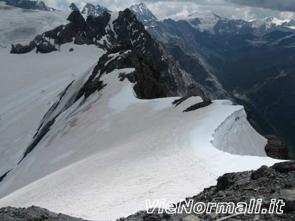 montecristallo - Porzione della larga cresta percorsa dalla via normale