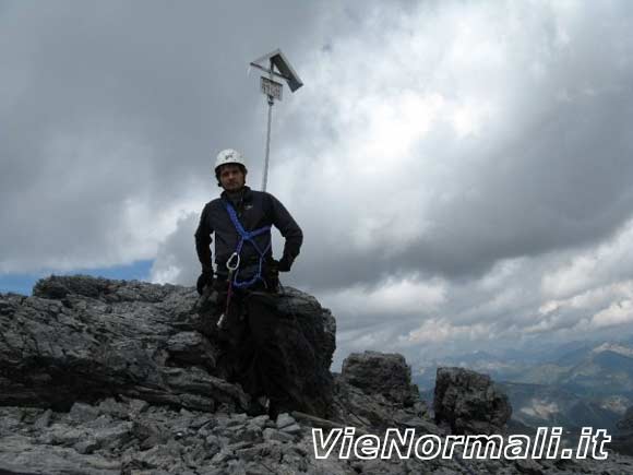 montecristallo - Sulla cima rocciosa