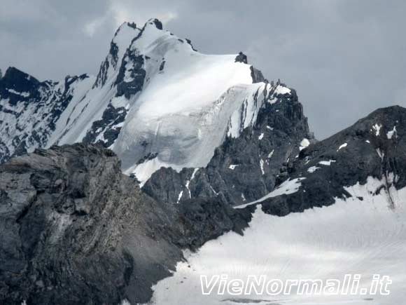 Monte Cristallo - Le Cime di Trafoi in lontananza viste dalla vetta