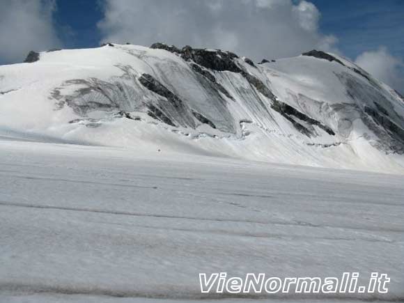 Monte Cristallo - La larga e bassa parete nord e la cresta di salita