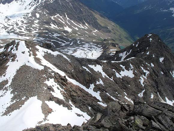 Monte Gavia - La cresta di salita all'antecima vista risalendo la parete SE