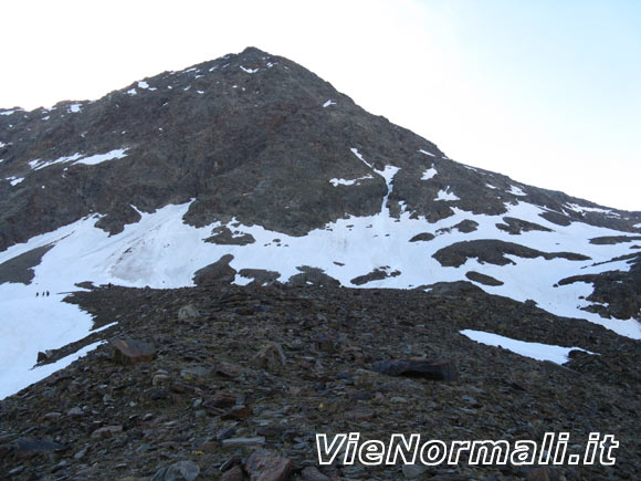 Monte San Matteo - La dorsale della morena che adduce al ghiacciaio